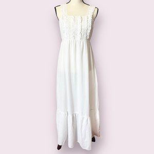 Vintage 1970s Women's Medium White Seersucker Lightweight Cottagecore Maxi Dress